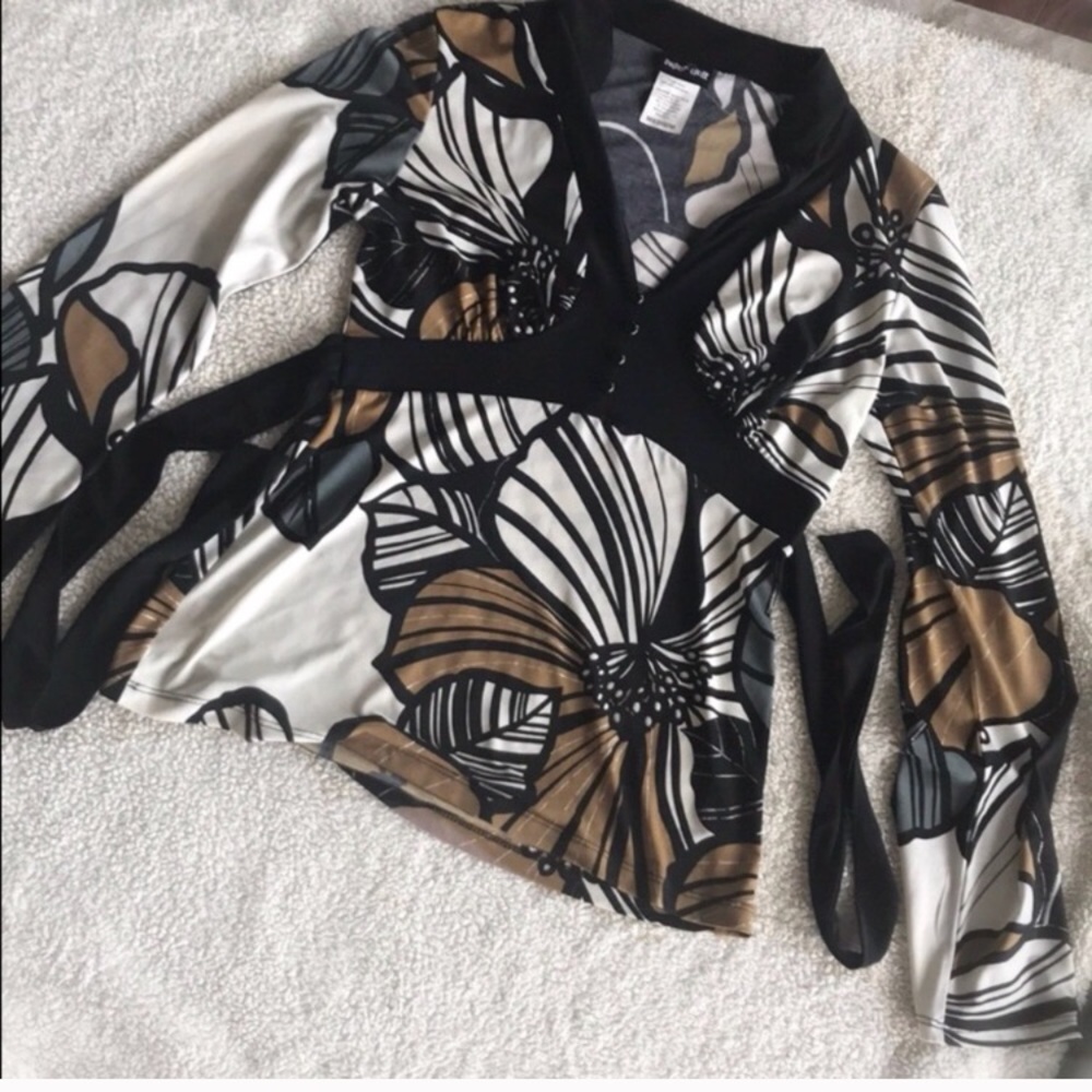 NWOT gorgeous Paper Doll Blouse